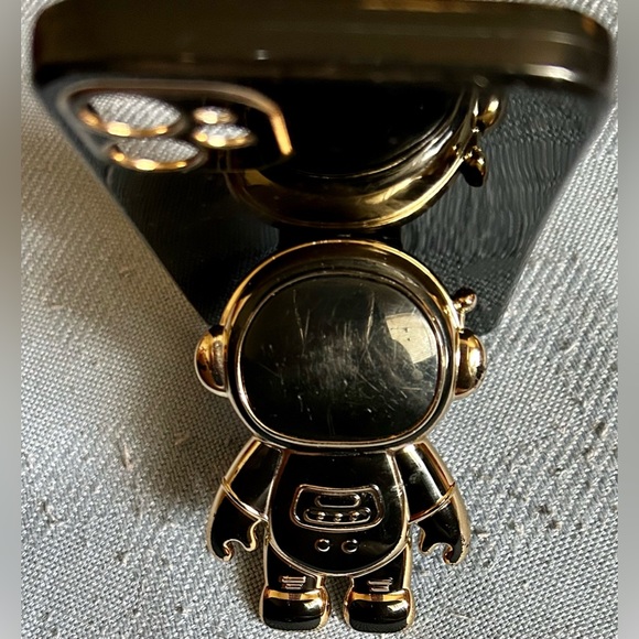 iPhone 11 astronaut case. - Picture 4 of 5